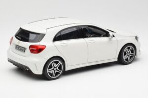 Mercedes A-Class W176 Cirrus Weiss Norev 1:18 B66960126 Metall – Bild 3 von 8
