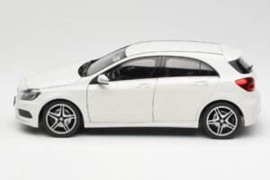 Mercedes A-Class W176 Cirrus Weiss Norev 1:18 B66960126 Metall – Bild 4 von 8