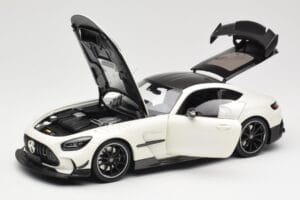 Mercedes AMG GT C190 Black Series Diamond White Metallic Minichamps 1:18 110032020 Metall – Bild 2 von 8