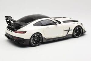 Mercedes AMG GT C190 Black Series Diamond White Metallic Minichamps 1:18 110032020 Metall – Bild 3 von 8