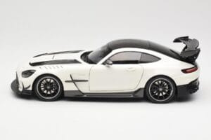 Mercedes AMG GT C190 Black Series Diamond White Metallic Minichamps 1:18 110032020 Metall – Bild 4 von 8