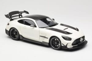 Mercedes AMG GT C190 Black Series Diamond White Metallic Minichamps 1:18 110032020 Metall – Bild 6 von 8