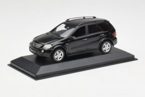 Mercedes AMG ML 63 W164 Schwarz Minichamps 1:43 400037670 Metall – Bild 2 von 4