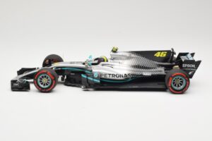 Mercedes AMG Petronas W08 V. Rossi Ride Swap Valencia December 2019 Minichamps 1:18 110191746 Metall – Bild 3 von 6