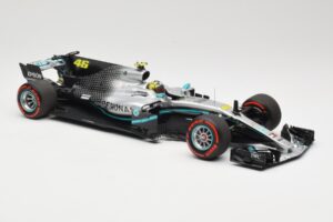 Mercedes AMG Petronas W08 V. Rossi Ride Swap Valencia December 2019 Minichamps 1:18 110191746 Metall – Bild 4 von 6
