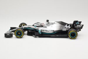 Mercedes AMG Petronas W10 #44 L. Hamilton F1 World Champion Dealer Edition 2019 Minichamps 1:18 B66960567 Metall – Bild 3 von 7