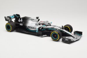 Mercedes AMG Petronas W10 #44 L. Hamilton F1 World Champion Dealer Edition 2019 Minichamps 1:18 B66960567 Metall – Bild 4 von 7