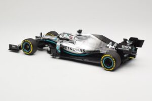 Mercedes AMG Petronas W10 #44 L. Hamilton F1 World Champion Dealer Edition 2019 Minichamps 1:18 B66960567 Metall – Bild 5 von 7