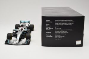 Mercedes AMG Petronas W10 #44 L. Hamilton F1 World Champion Dealer Edition 2019 Minichamps 1:18 B66960567 Metall – Bild 6 von 7