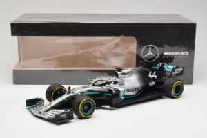Mercedes AMG Petronas W10 #44 L. Hamilton F1 World Champion Dealer Edition 2019 Minichamps 1:18 B66960567 Metall – Bild 7 von 7