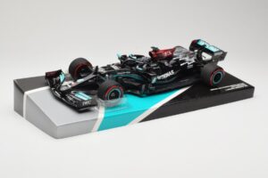 Mercedes AMG Petronas W12 E Performance #44 L. Hamilton Bahrain GP 2021 Minichamps 1:18 113210144 Metall – Bild 2 von 6