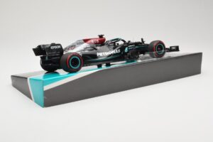 Mercedes AMG Petronas W12 E Performance #44 L. Hamilton Bahrain GP 2021 Minichamps 1:18 113210144 Metall – Bild 3 von 6