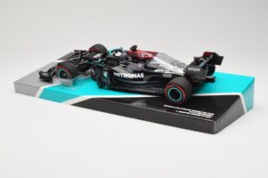 Mercedes AMG Petronas W12 E Performance #44 L. Hamilton Bahrain GP 2021 Minichamps 1:18 113210144 Metall – Bild 5 von 6