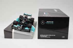Mercedes AMG Petronas W12 E Performance #44 L. Hamilton Bahrain GP 2021 Minichamps 1:18 113210144 Metall – Bild 6 von 6
