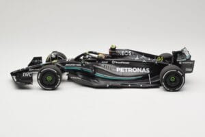 Mercedes AMG Petronas W14 E Performance #44 L. Hamilton Bahrain GP 2023 Minichamps 1:18 110230144 Metall – Bild 3 von 6