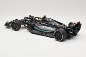 Mercedes AMG Petronas W14 E Performance #44 L. Hamilton Bahrain GP 2023 Minichamps 1:18 110230144 Metall – Bild 5 von 6