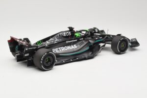 Mercedes AMG Petronas W14 E Performance #63 G. Russell Bahrain GP 2023 Minichamps 1:18 110230163 Metall – Bild 2 von 6