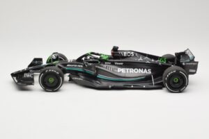 Mercedes AMG Petronas W14 E Performance #63 G. Russell Bahrain GP 2023 Minichamps 1:18 110230163 Metall – Bild 3 von 6