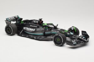 Mercedes AMG Petronas W14 E Performance #63 G. Russell Bahrain GP 2023 Minichamps 1:18 110230163 Metall – Bild 4 von 6