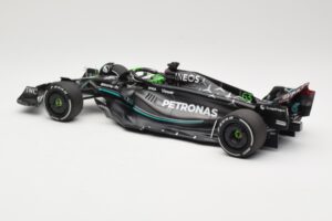 Mercedes AMG Petronas W14 E Performance #63 G. Russell Bahrain GP 2023 Minichamps 1:18 110230163 Metall – Bild 5 von 6