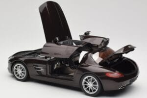 Mercedes AMG SLS C197 Brown Metallic Minichamps 1:18 100039028 Metall – Bild 5 von 8