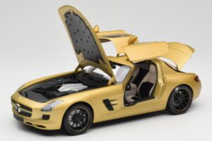 Mercedes AMG SLS C197 Gold Minichamps 1:18 100039024 Metall – Bild 2 von 8