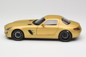 Mercedes AMG SLS C197 Gold Minichamps 1:18 100039024 Metall – Bild 4 von 8