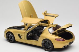 Mercedes AMG SLS C197 Gold Minichamps 1:18 100039024 Metall – Bild 5 von 8