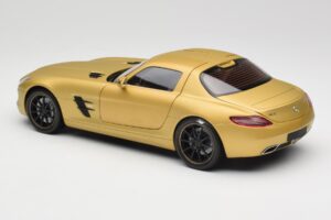 Mercedes AMG SLS C197 Gold Minichamps 1:18 100039024 Metall – Bild 7 von 8