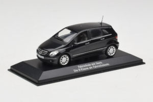 Mercedes B-Class W245 Fahrschule Schwarz Minichamps 1:43 MB005 Metall – Bild 2 von 4