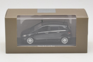 Mercedes B-Class W245 Fahrschule Schwarz Minichamps 1:43 MB005 Metall – Bild 4 von 4