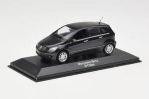 Mercedes B-Class W245 Cosmos Black Minichamps 1:43 B66962218 Metall – Bild 2 von 4