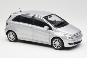 Mercedes B-Class W245 Silber Kyosho 1:18 B66962326 Metall – Bild 6 von 8