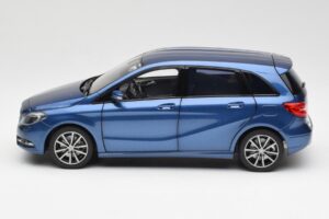 Mercedes B-Class W246 Lotus Blau Metallic Norev 1:18 B66961410 Metall – Bild 4 von 8