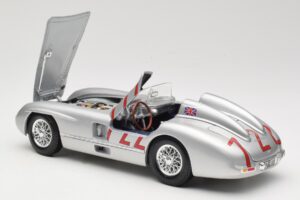 Mercedes 300 SLR W196S #722 S. Moss / D. Jenkinson Mille Miglia Winner 1955 Maisto 1:18 536887 Metall – Bild 5 von 8