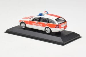 Mercedes C-Class S203 Notarzt Minichamps 1:43 430030190 Metall – Bild 3 von 4