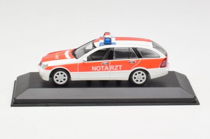 Mercedes C-Class S203 Notarzt Minichamps 1:43 430030190 Metall