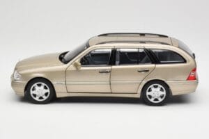 Mercedes C-Class T-Model W202 Smoke Silver Norev 1:18 183388 Metall – Bild 5 von 8