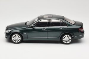 Mercedes C-Class W204 Avantgarde Dunkelgrün AUTOart 1:18 B66962366 Metall – Bild 4 von 8