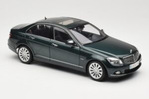 Mercedes C-Class W204 Avantgarde Dunkelgrün AUTOart 1:18 B66962366 Metall – Bild 6 von 8