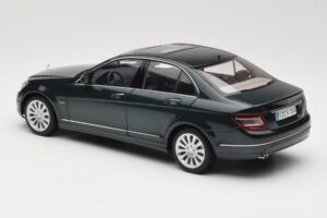 Mercedes C-Class W204 Avantgarde Dunkelgrün AUTOart 1:18 B66962366 Metall – Bild 7 von 8