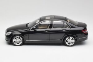 Mercedes C-Class W204 Avantgarde Obsidian Schwarz AUTOart 1:18 76264-R1 Metall – Bild 4 von 8