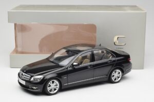 Mercedes C-Class W204 Avantgarde Obsidian Schwarz AUTOart 1:18 76264-R1 Metall – Bild 8 von 8