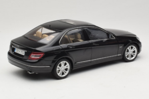 Mercedes C-Class W204 Obsidian Black AUTOart 1:18 B66962367 Metall – Bild 3 von 8