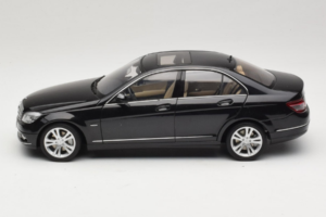 Mercedes C-Class W204 Obsidian Black AUTOart 1:18 B66962367 Metall – Bild 4 von 8