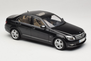 Mercedes C-Class W204 Obsidian Black AUTOart 1:18 B66962367 Metall – Bild 6 von 8