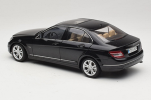 Mercedes C-Class W204 Obsidian Black AUTOart 1:18 B66962367 Metall – Bild 7 von 8