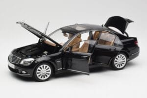 Mercedes C-Class W204 Obsidian Schwarz AUTOart 1:18 B66962365 Metall – Bild 2 von 8