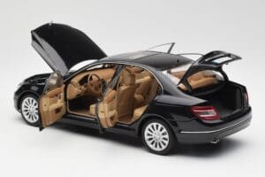 Mercedes C-Class W204 Obsidian Schwarz AUTOart 1:18 B66962365 Metall – Bild 5 von 8