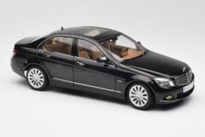 Mercedes C-Class W204 Obsidian Schwarz AUTOart 1:18 B66962365 Metall – Bild 6 von 8